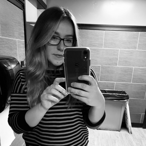 Meet your Posher, Abby - Picture 1 of 1